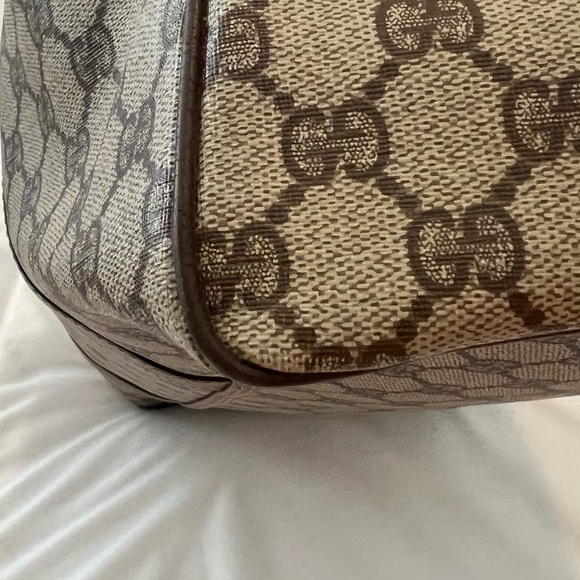 Gucci Beige and Brown GG Monogram duffel. - Picture 9 of 16
